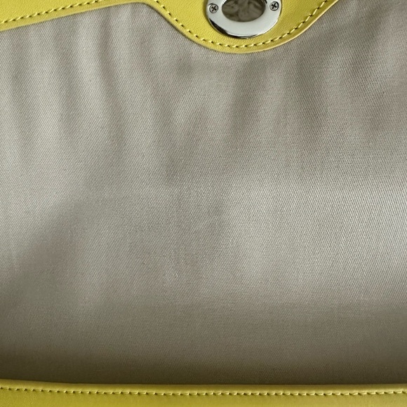 Vintage Coach Slim Envelope Clutch – Chartreuse Leather with Turn-Lock Closure - Picture 10 of 11